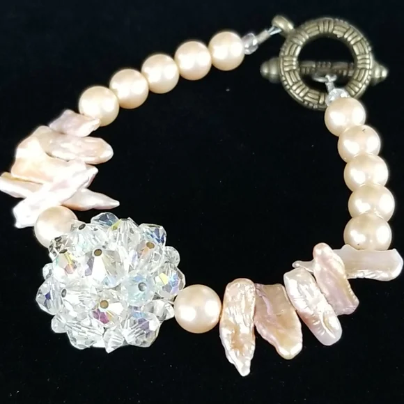 NWT Hand Crafted Repurposed Vintage Crystal Freshwater Pearl Bracelet - Picture 6 of 16